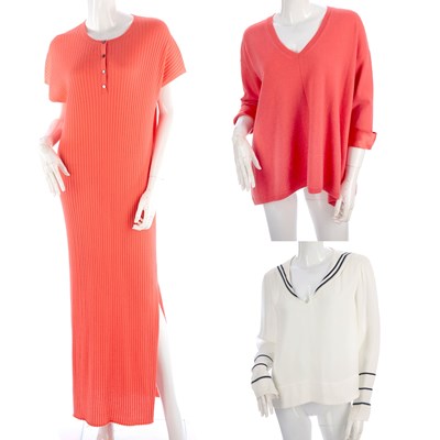 Lot 424 - Three items of ladies clothing, to include a...