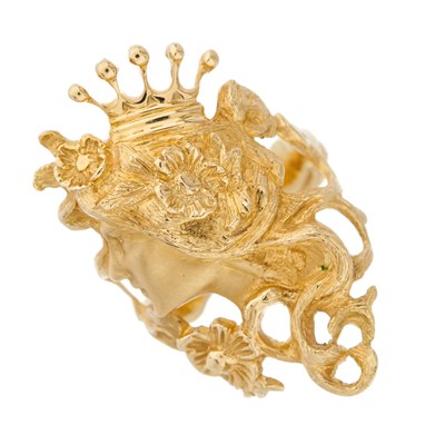 Lot 80 - An 18ct gold portrait ring in the Art Nouveau...