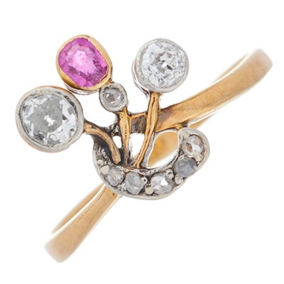 Lot 82 - An early 20th century Art Nouveau 18ct gold,...