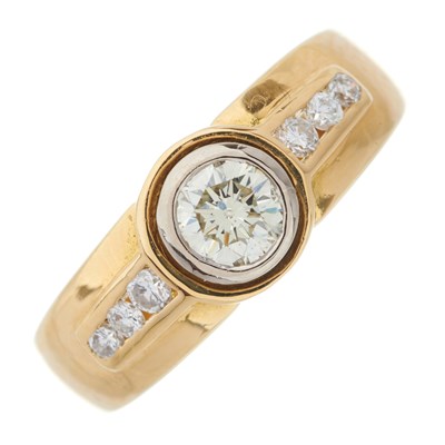 Lot 192 - An 18ct gold brilliant-cut diamond...