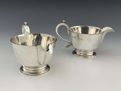 Lot 18 - A pair of Elizabeth II silver jugs, in the...