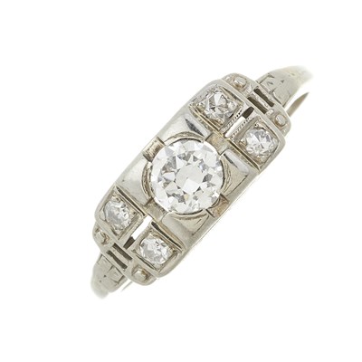 Lot 187 - An Art Deco diamond single-stone dress ring