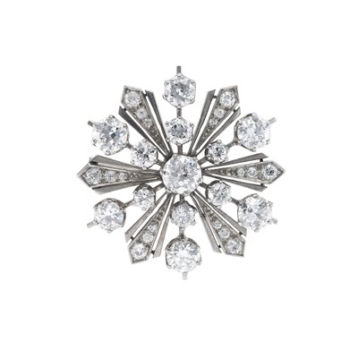 Lot 77 - A mid 20th century diamond snowflake brooch