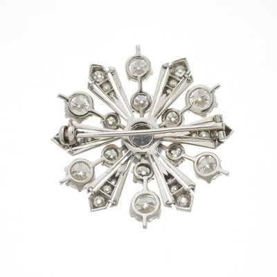 Lot 77 - A mid 20th century diamond snowflake brooch