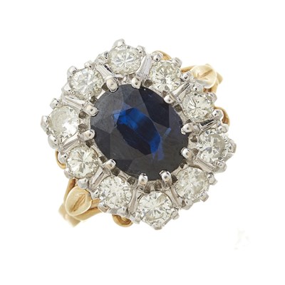 Lot 136 - An 18ct gold sapphire and diamond cluster ring