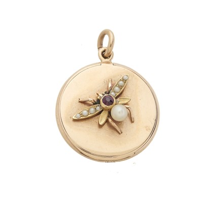 Lot 5 - An early 20th century 15ct gold ruby and pearl bee locket pendant