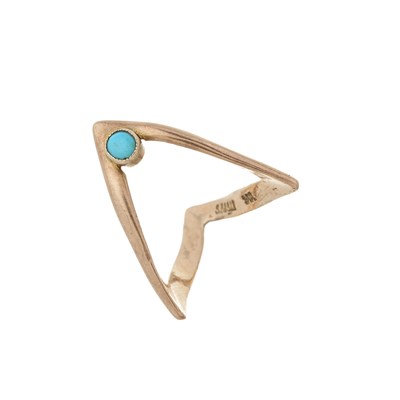 Lot 15 - An early 20th century 9ct gold turquoise double wishbone ring, circa 1910