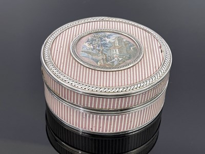 Lot 207 - A French silver mounted lacquer snuff box