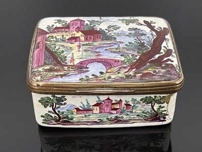 Lot 673 - A Bilston type enamelled snuff box