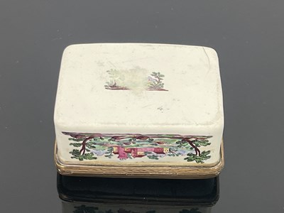 Lot 673 - A Bilston type enamelled snuff box