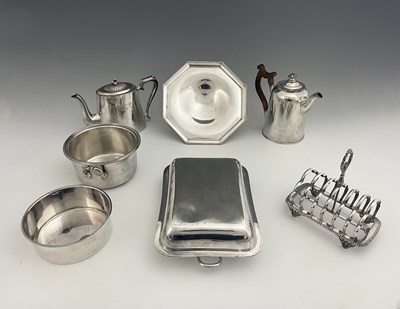 Lot 1 - A group of plated items to include a...