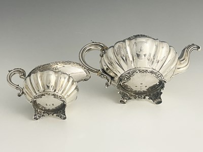 Lot 42 - A William IV silver teapot and milk jug, each...