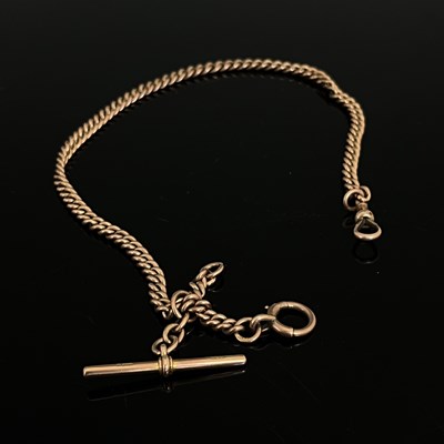 Lot 5 - A 9ct gold chain, fob links and T bar, 38cm...