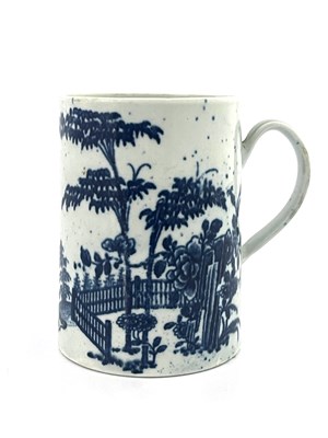 Lot 1021 - A Worcester blue and white mug