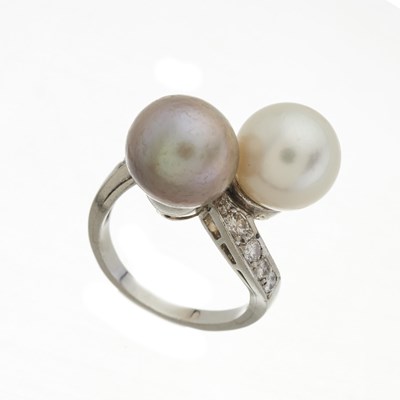 Lot 168 - A cultured pearl and diamond crossover ring