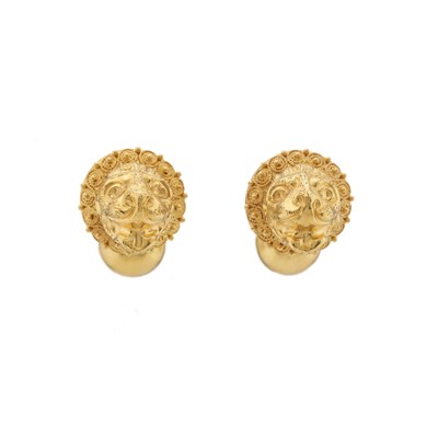 Lot 151 - A pair of 22ct gold lion cufflinks