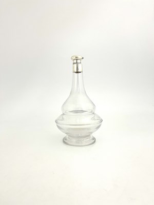 Lot 84 - A George V silver mounted glass decanter,...