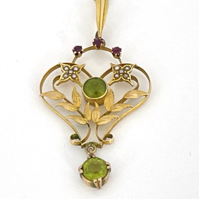 Lot 15 - An Edwardian 15ct gold pendant, circa 1905,...