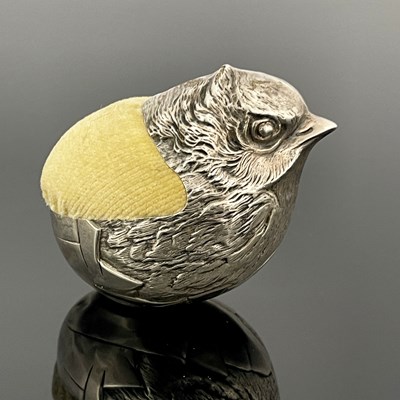 Lot 116 - An Edwardian novelty silver pin cushion, of...