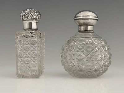 Lot 389 - A George V silver and cut glass perfume bottle,...