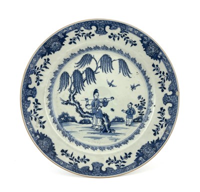 Lot 465 - A Chinese blue and white plate, 18th century,...