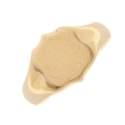 Lot 408 - An 18ct gold signet ring, designed as a shield-...