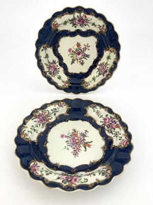 Lot 808 - A pair of Worcester scale blue dessert plates,...