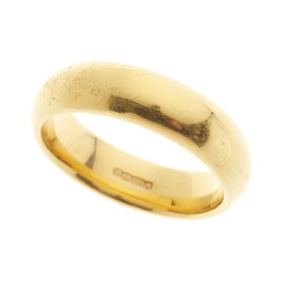 Lot 68 - A 22ct gold band ring