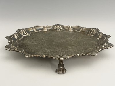 Lot 58 - A George IV/William IV silver waiter or small...