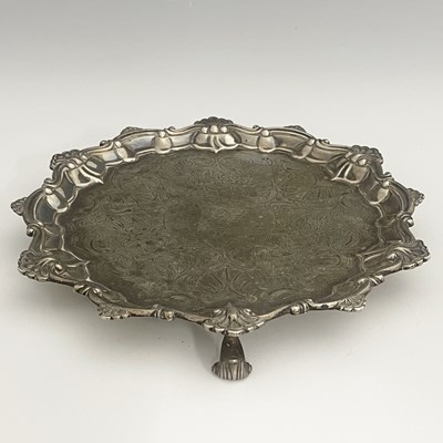Lot 58 - A George IV/William IV silver waiter or small...