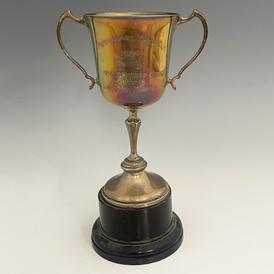 Lot 277 - A George V silver trophy cup, atop a waisted...