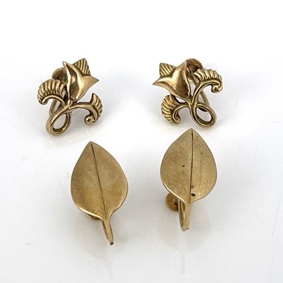 Lot 61 - Two pairs of Modernist gold earrings, George...