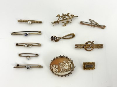 Lot 33 - A large collection of gold and gem set...