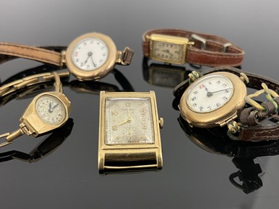 Lot 64 - A collection of gents and ladies gold...