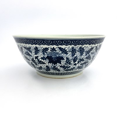 Lot 486 - A Chinese blue and white bowl, painted with...