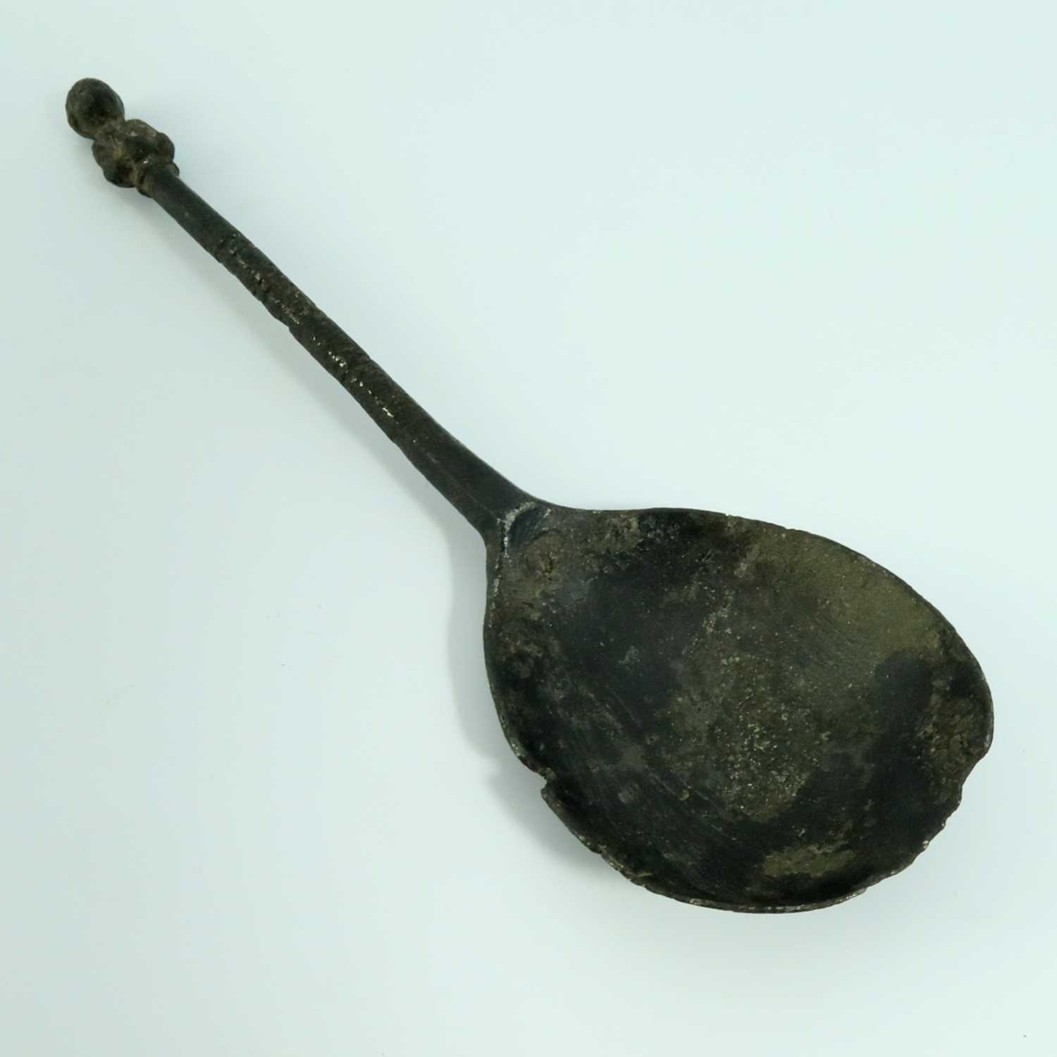 Lot 674 - An Elizabethan pewter maidenhead knop spoon,...