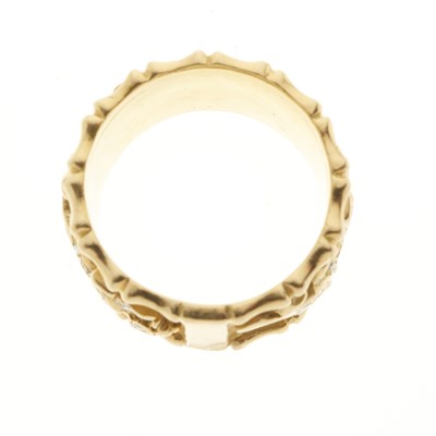 Lot 156 - An 18ct gold diamond tiger band ring
