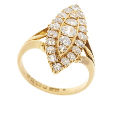 Lot 100 - An Edwardian 18ct gold diamond cluster dress ring