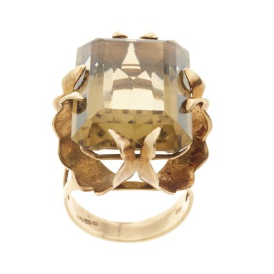 Lot 174 - A 1970s 9ct gold citrine single-stone cocktail ring