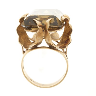 Lot 174 - A 1970s 9ct gold citrine single-stone cocktail ring