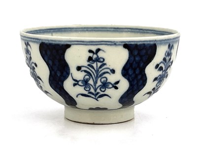 Lot 825 - A Lowestoft blue and white tea bowl, crescent...