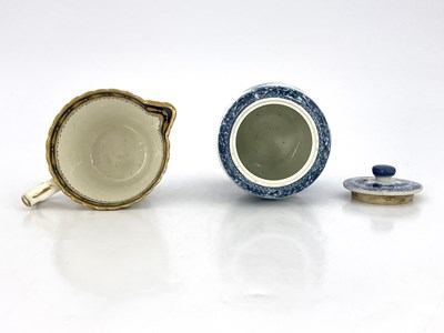Lot 812 - A Caughley blue and white tea caddy, S mark,...