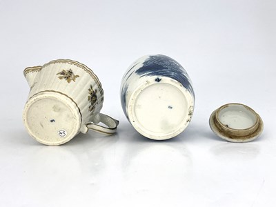 Lot 812 - A Caughley blue and white tea caddy, S mark,...