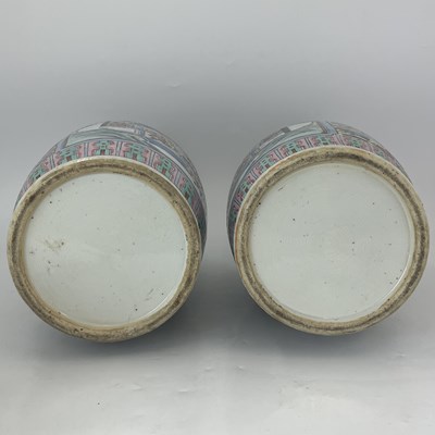Lot 499 - A pair of Chinese porcelain vases, 19th...