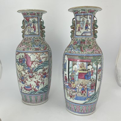 Lot 499 - A pair of Chinese porcelain vases, 19th...