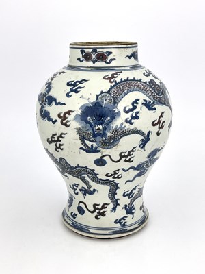 Lot 348 - A Chinese vase, Kangxi period, 1662-1722, of...