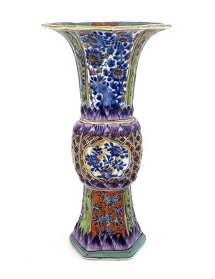 Lot 492 - A Chinese vase, Kangzi period, 1662-1722, of...