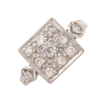Lot 14 - An early 20th century old-cut diamond cluster...