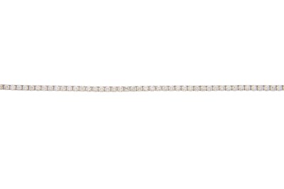 Lot 25 - An 18ct gold brilliant-cut diamond line...