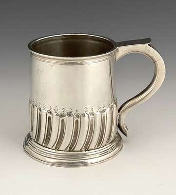 Lot 265 - A George I silver mug, William Gamble, London...